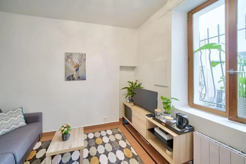 Studio Sur Cour, Proche Des Buttes-Chaumont Париж