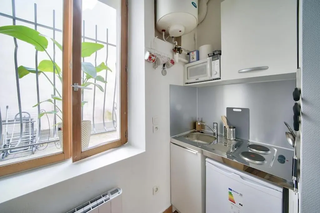 Апартаменты Studio Sur Cour, Proche Des Buttes-Chaumont Париж Франция