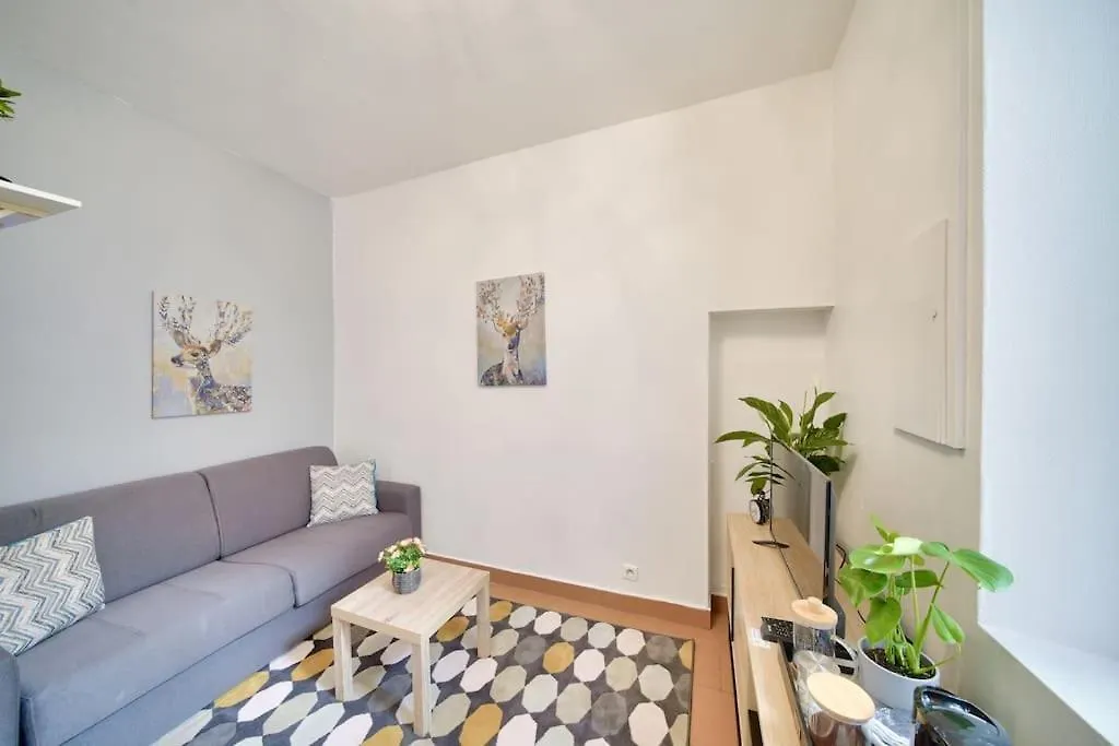 Studio Sur Cour, Proche Des Buttes-Chaumont Париж 0*,